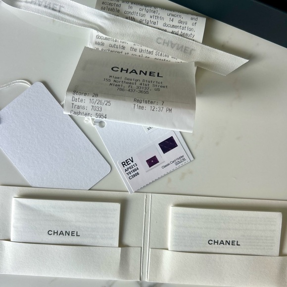 CHANEL Quilted Black Card Holder - Picture 5 of 7